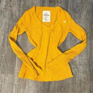 Y2K Hollister Women's Mustard Sweater